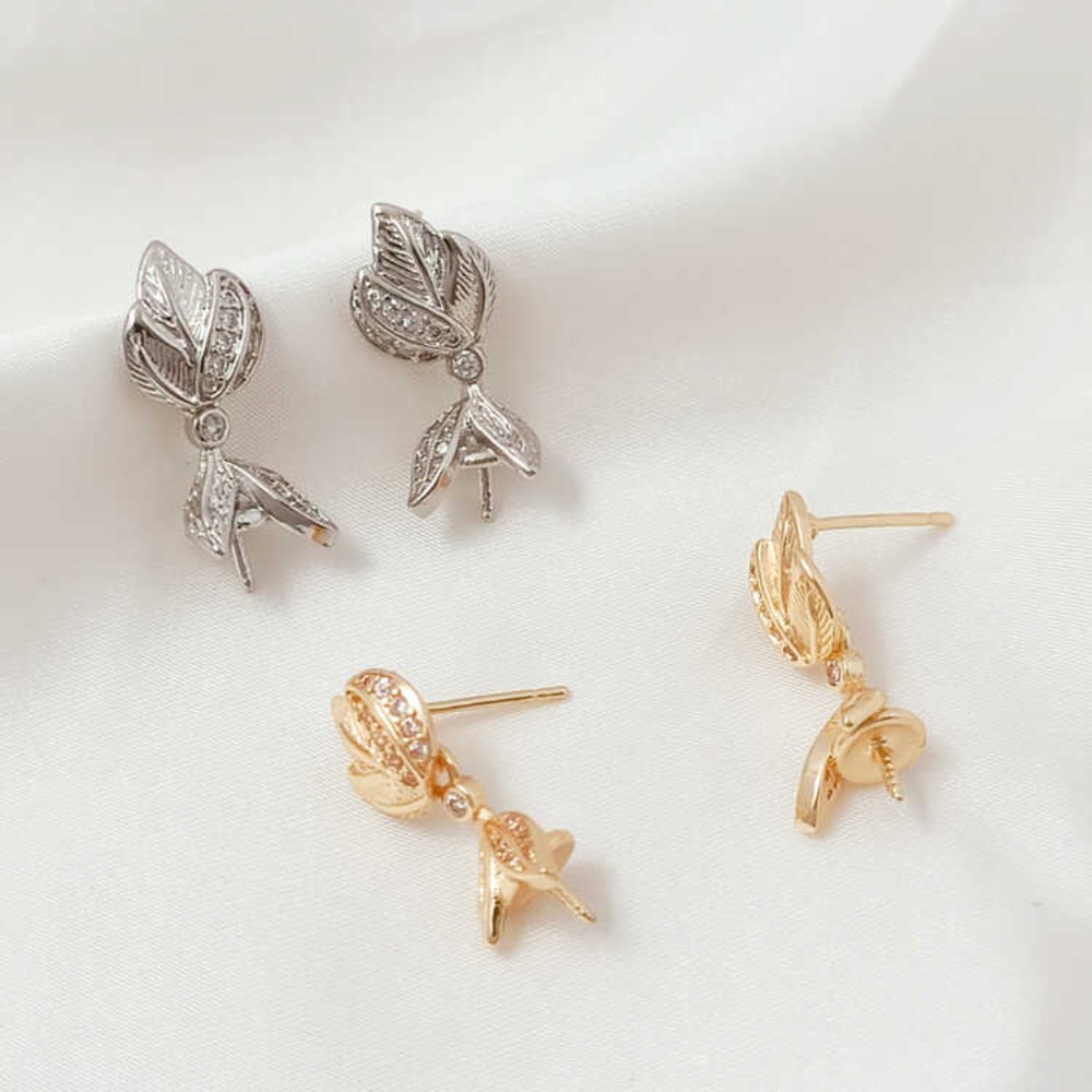Pearl Stud Earrings - 14K Micro-zirconio Barocco Spazzolato Magnolia Fiore