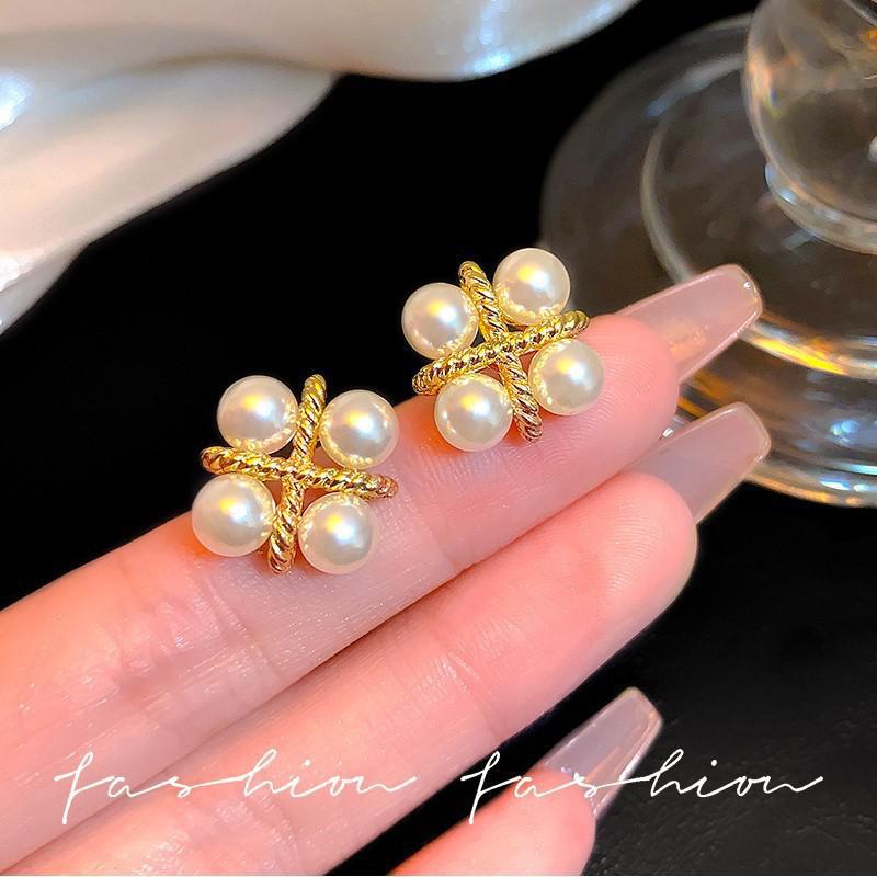 Pearl Stud Earrings - Orecchini a perla a croce in